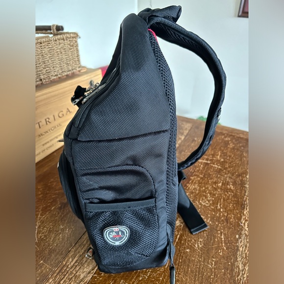 Swiss Army cross body sling camera back pack . - Picture 8 of 9